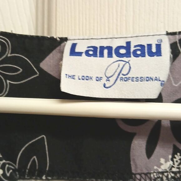 LANDAU Scrub Top, Size Extra Large (1X) "Let It Snow" Black, Short Sleeved - Picture 10 of 12